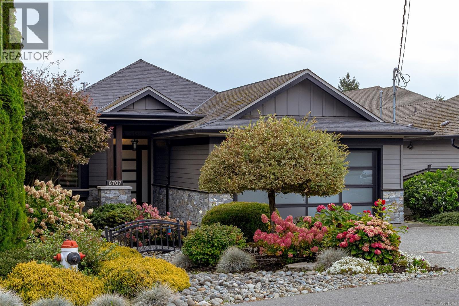 6707 Tamany Dr, Central Saanich, BC V8Z 5Y8