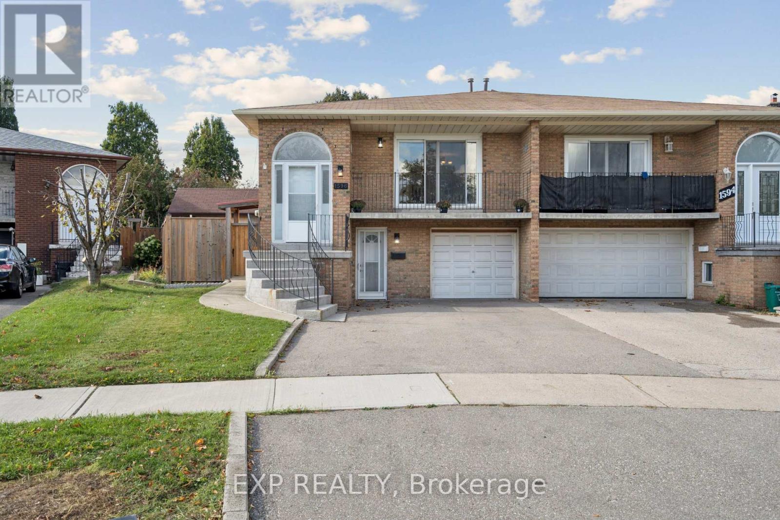 1596 Corkstone Glade Glace, Mississauga, ON L4W 2E7