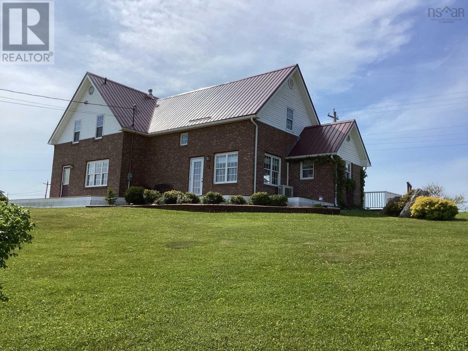 18 Harbourview Dr, Port Bickerton, NS B0J 1A0