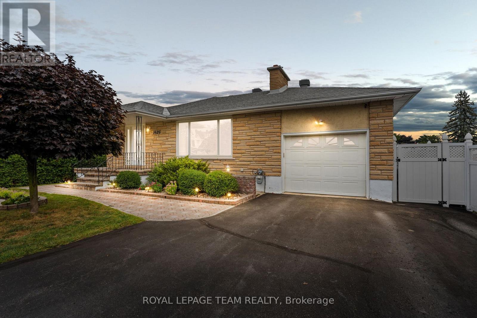 1525 Valmarie Ave, Ottawa, ON K2C 1V7
