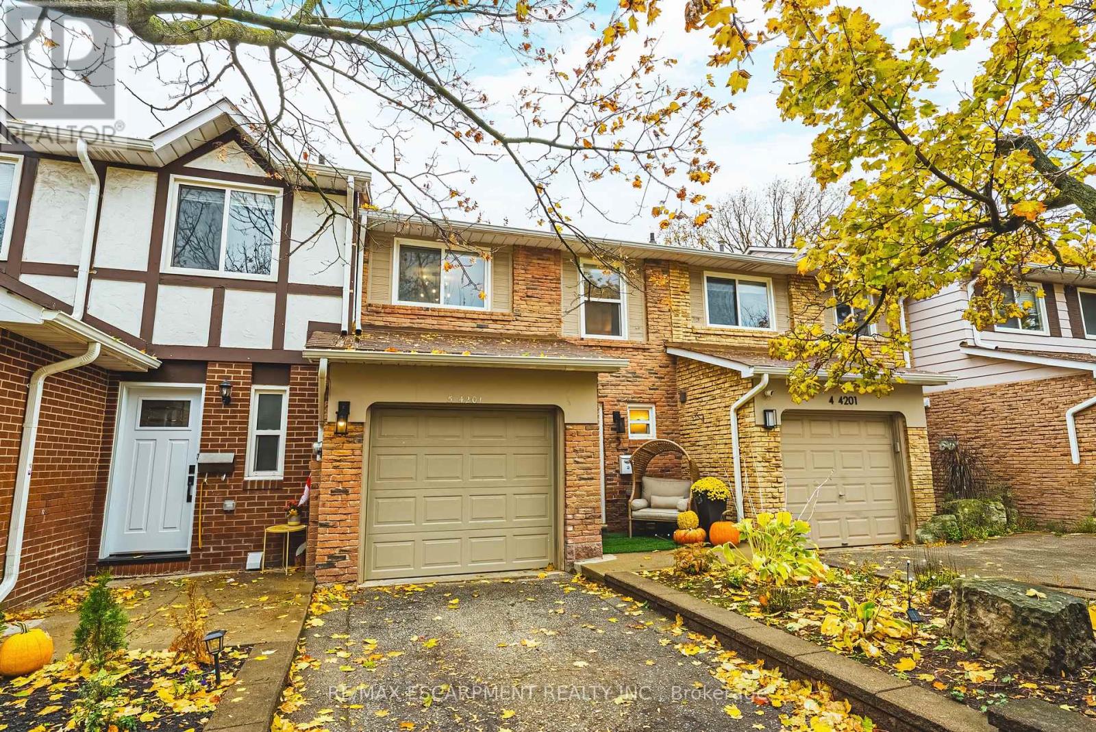 5 4201 Longmoor Dr, Burlington, ON L7L 5J9