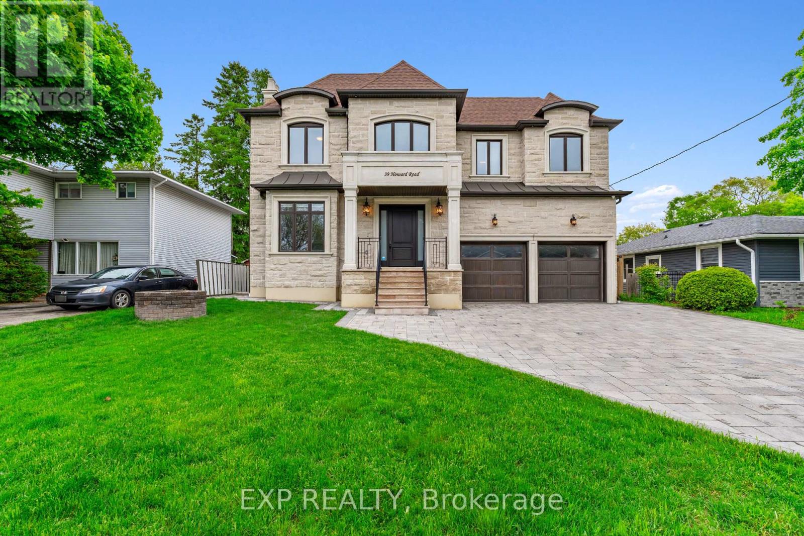 39 Howard Rd, Newmarket Huron Heights-leslie Valley, ON L3Y 3G6