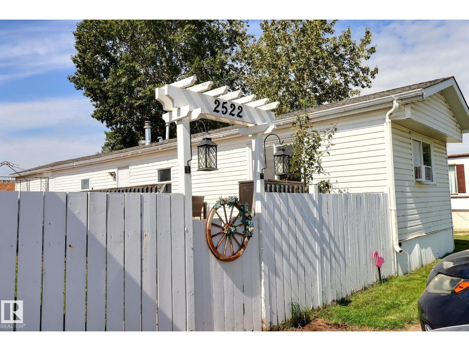 2522 W Port Rd NW, Edmonton, AB T5S 1T7