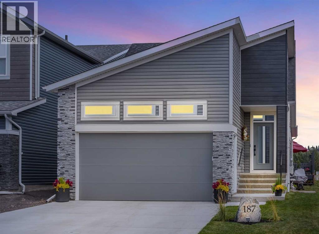 187 Wolf Hollow Mnr SE, Calgary, AB T2X 5J9