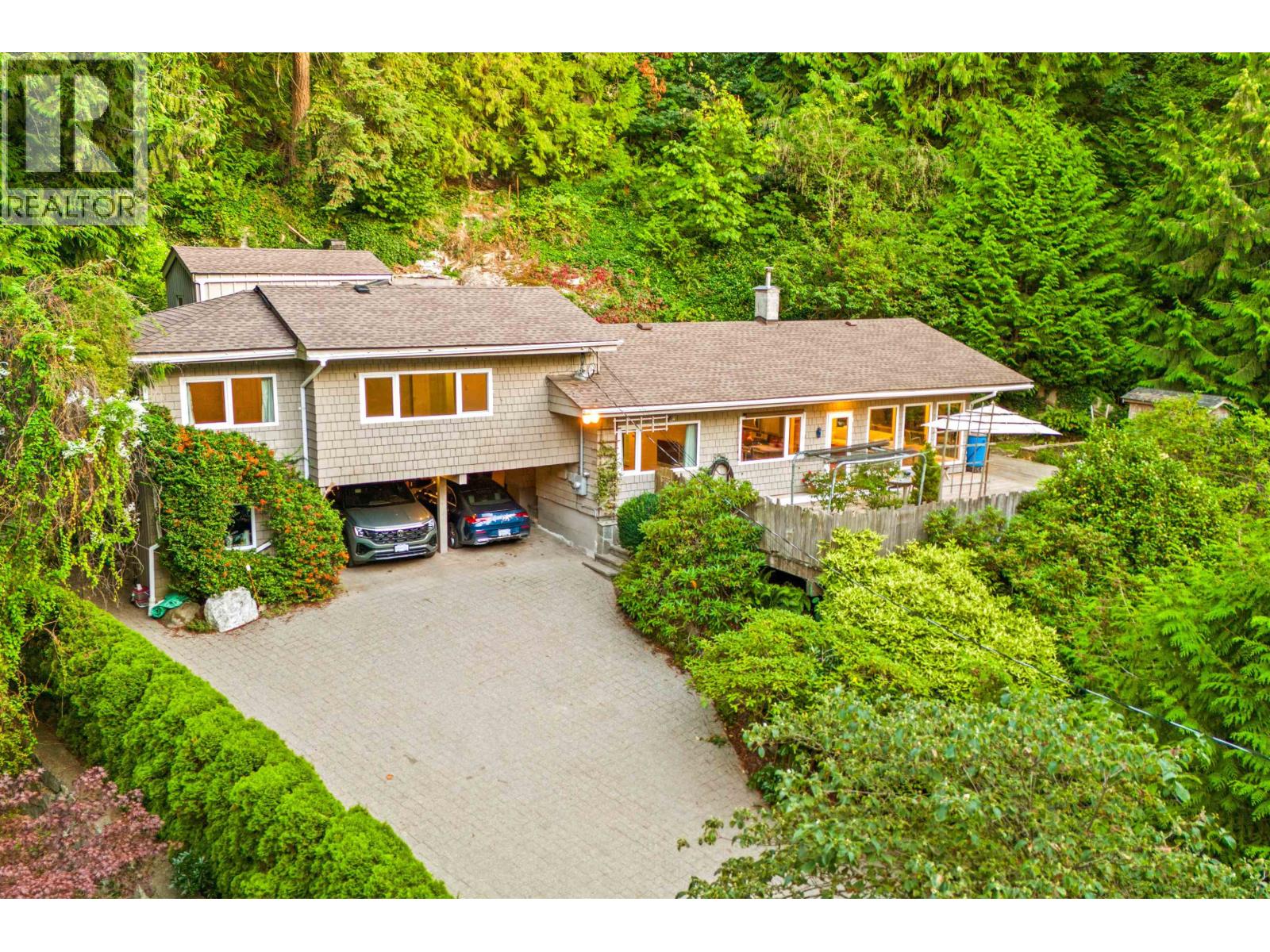 6775 Marine Dr, West Vancouver, BC V7W 2T1