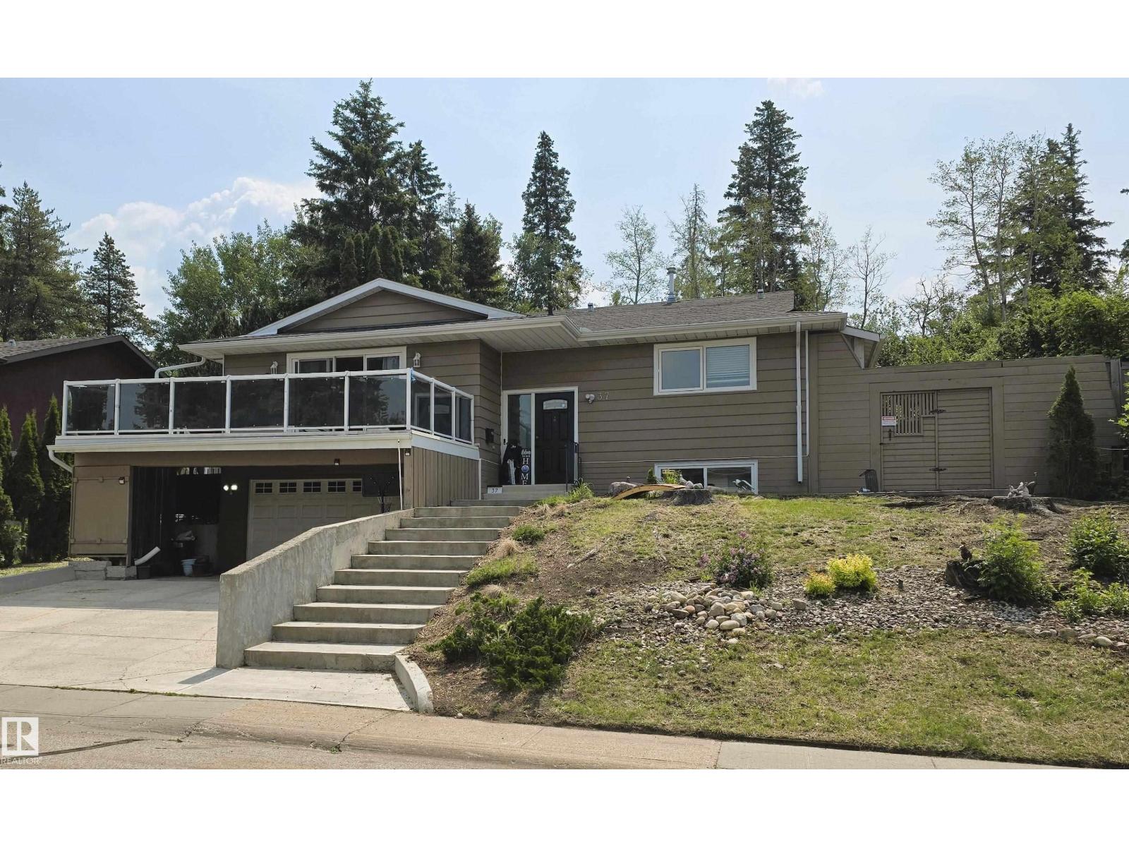 37 Manchester Dr, Sherwood Park, AB T8A 0T3
