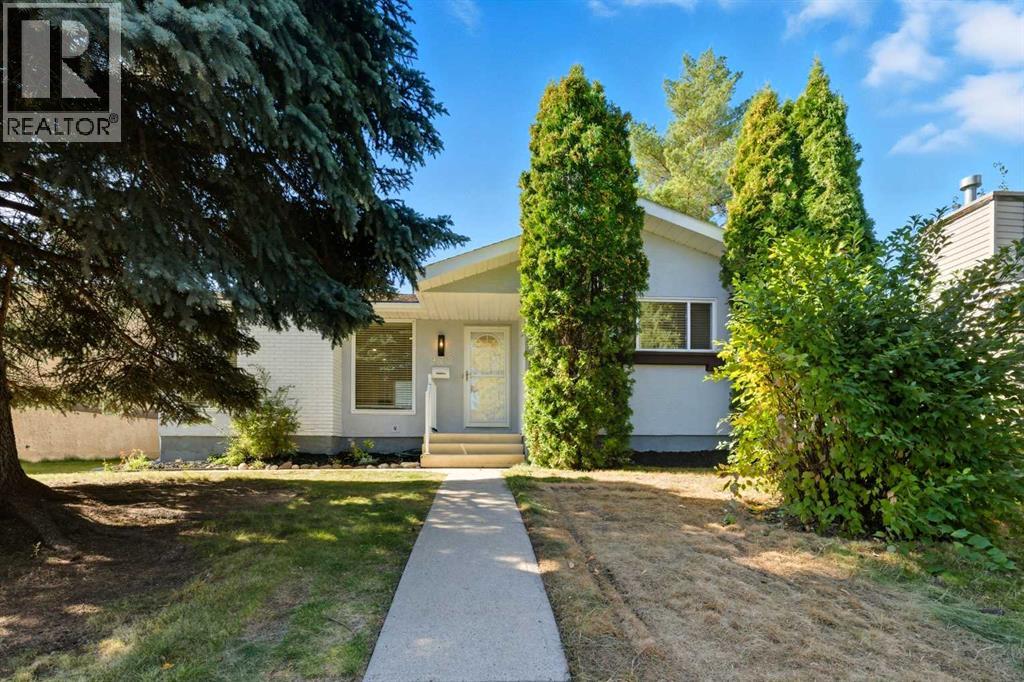 972 Bracewood Rise SW, Calgary, AB T2W 3C9