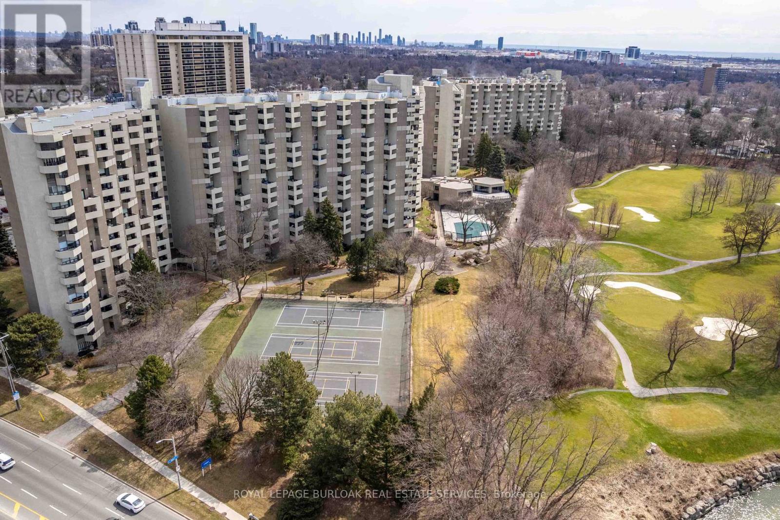 300 Mill Rd C34 Rd, Toronto, ON M9C 1Y4