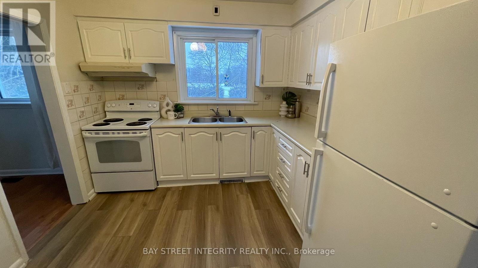 44 Bowerbank Dr, Toronto, ON M2M 1Z8