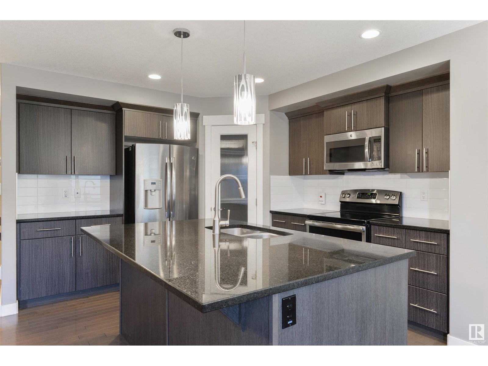 2328 Ware Cr NW, Edmonton, AB T6W 2W5