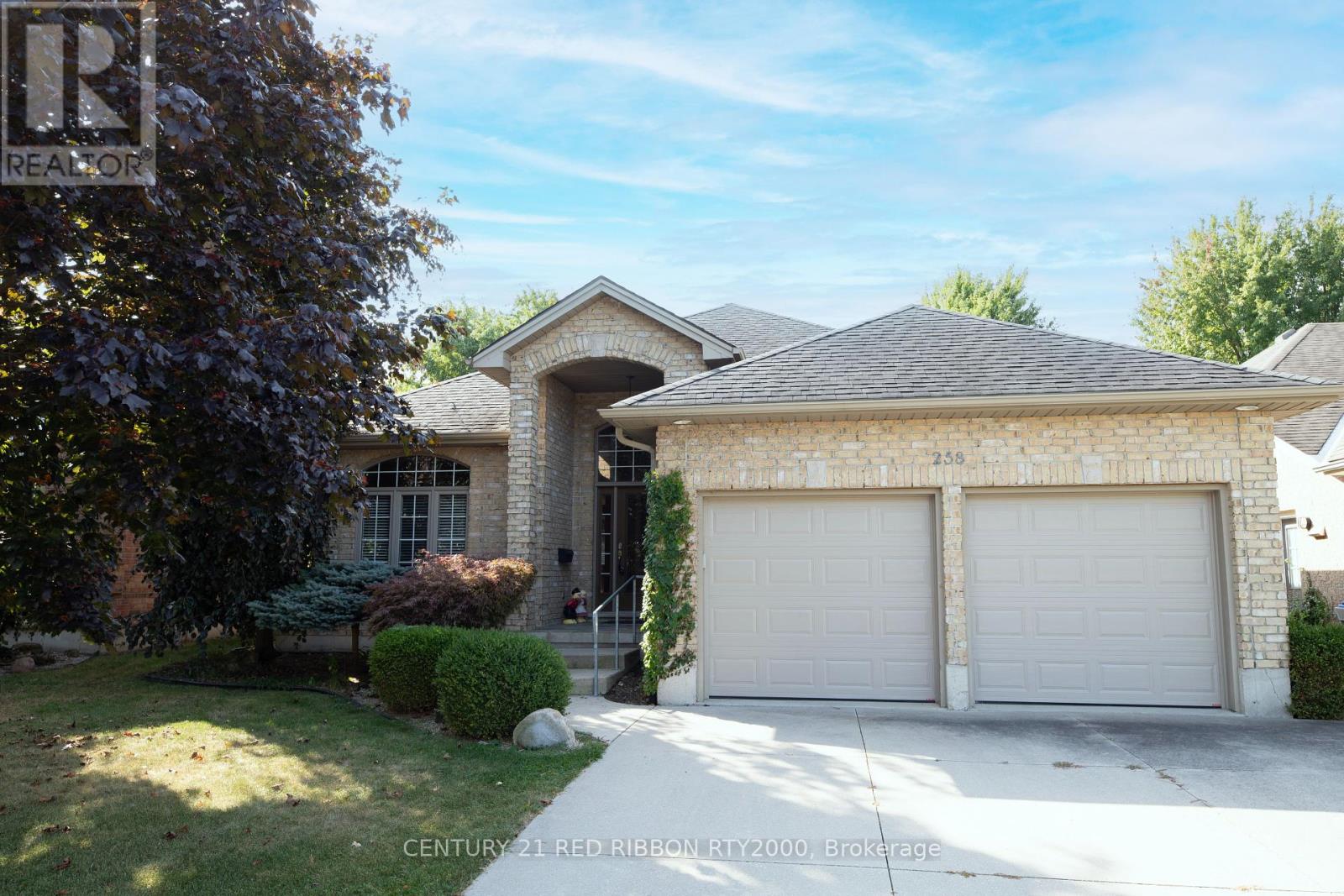 258 Deruiter Dr, Strathroy-Caradoc, ON N7G 4H8
