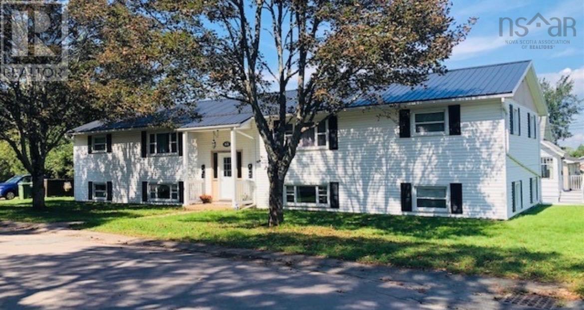 65 Macdonald St, Truro, NS B2N 1T4