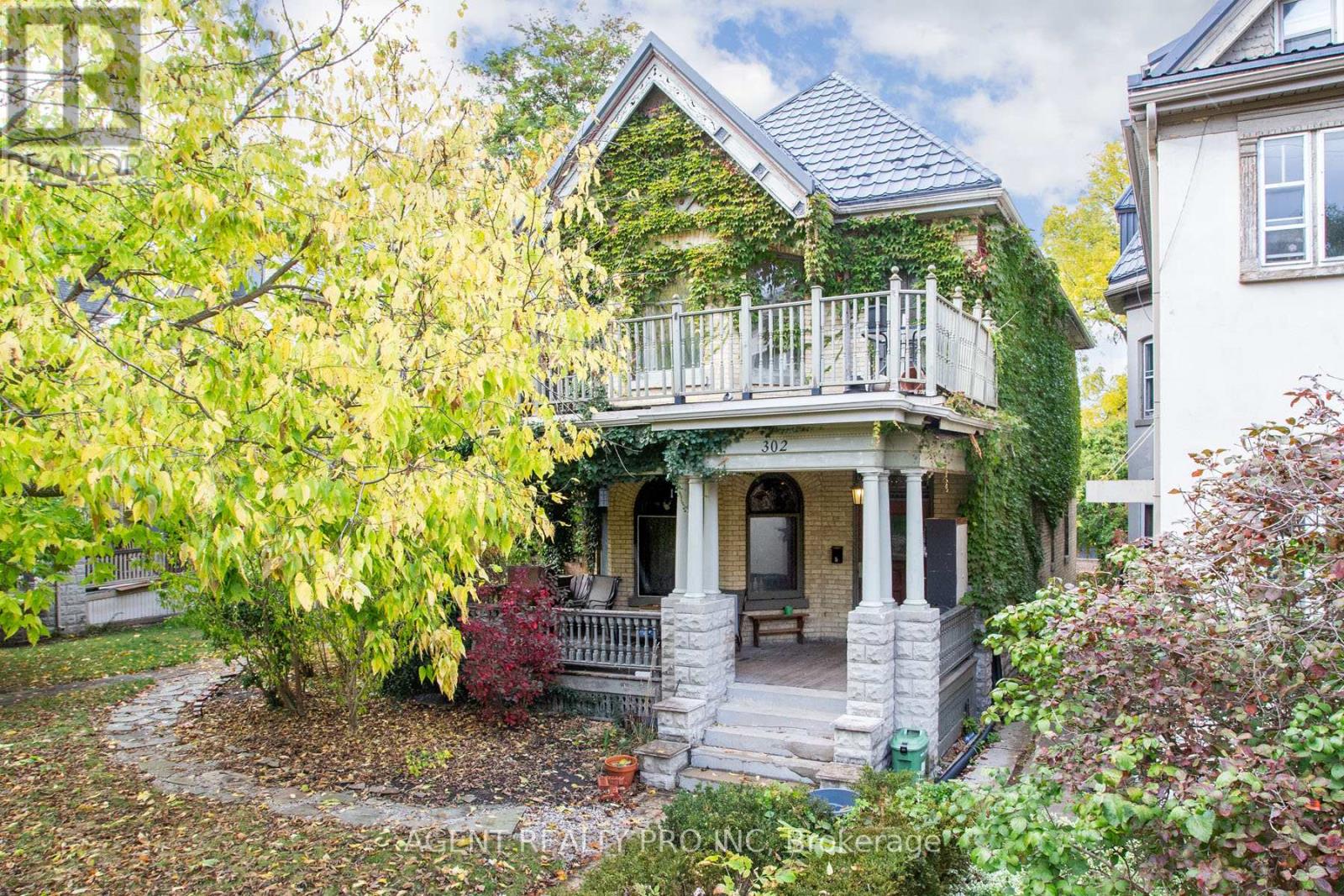 302 Central St, London East East F, ON N6B 2C8