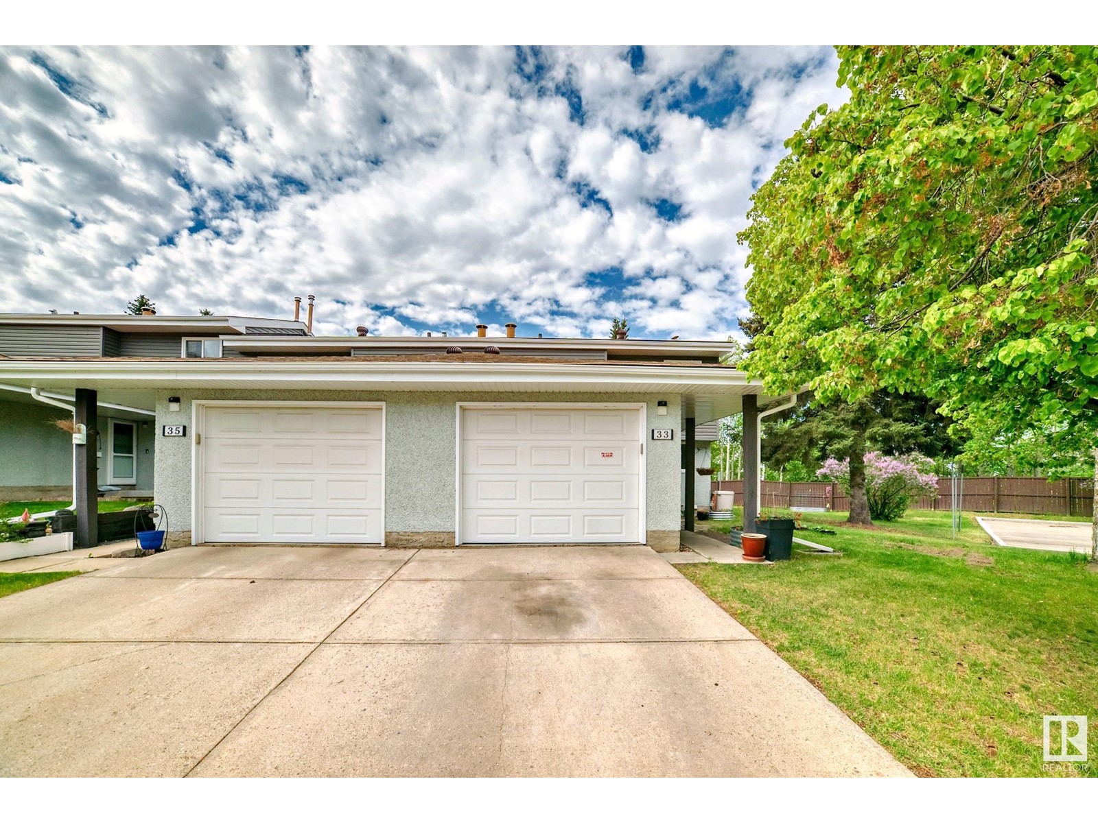 33 Grandin Woods, St. Albert, AB T8N 2Y4