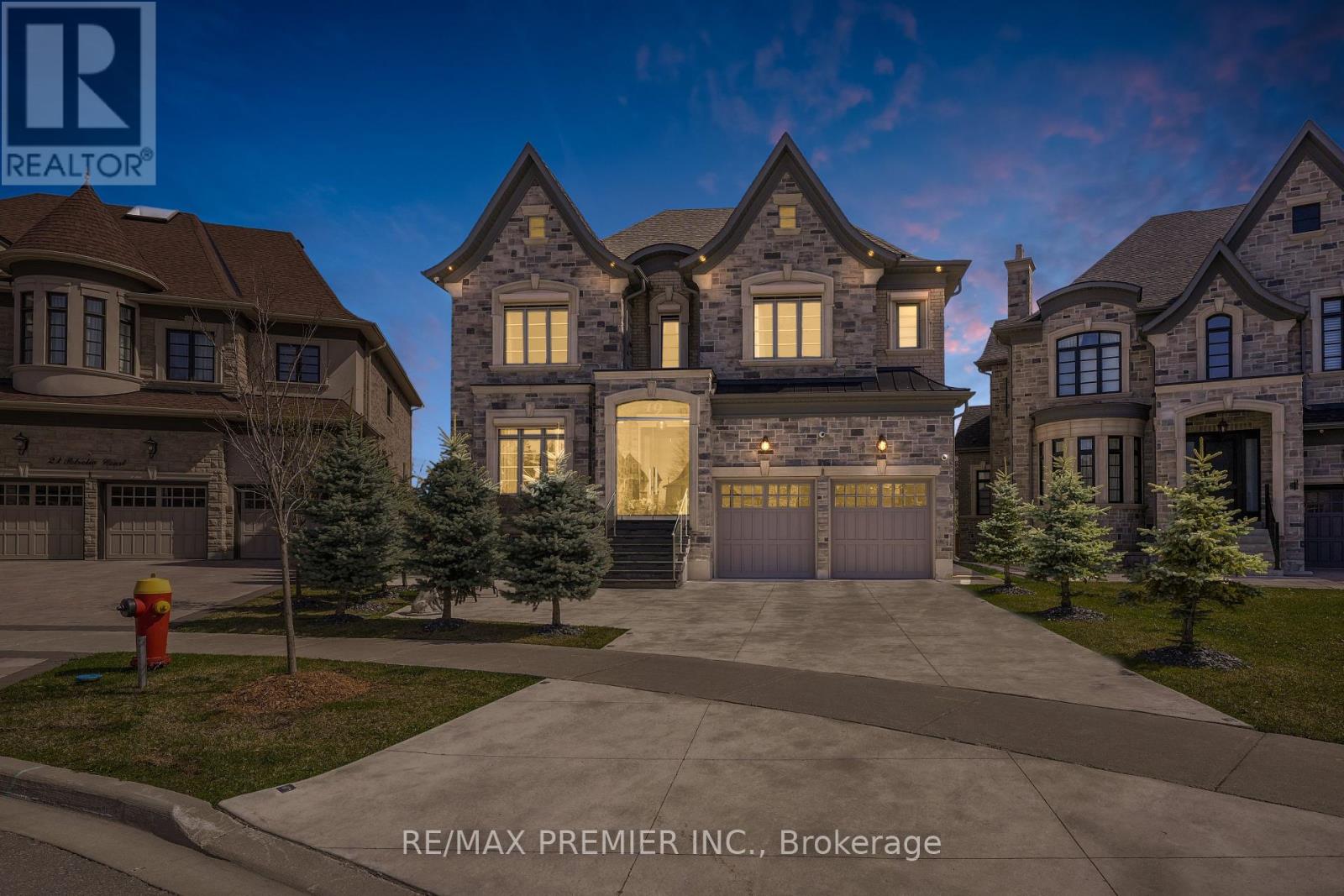 19 Petrolia Ct, Richmond Hill, ON L4C 0C2