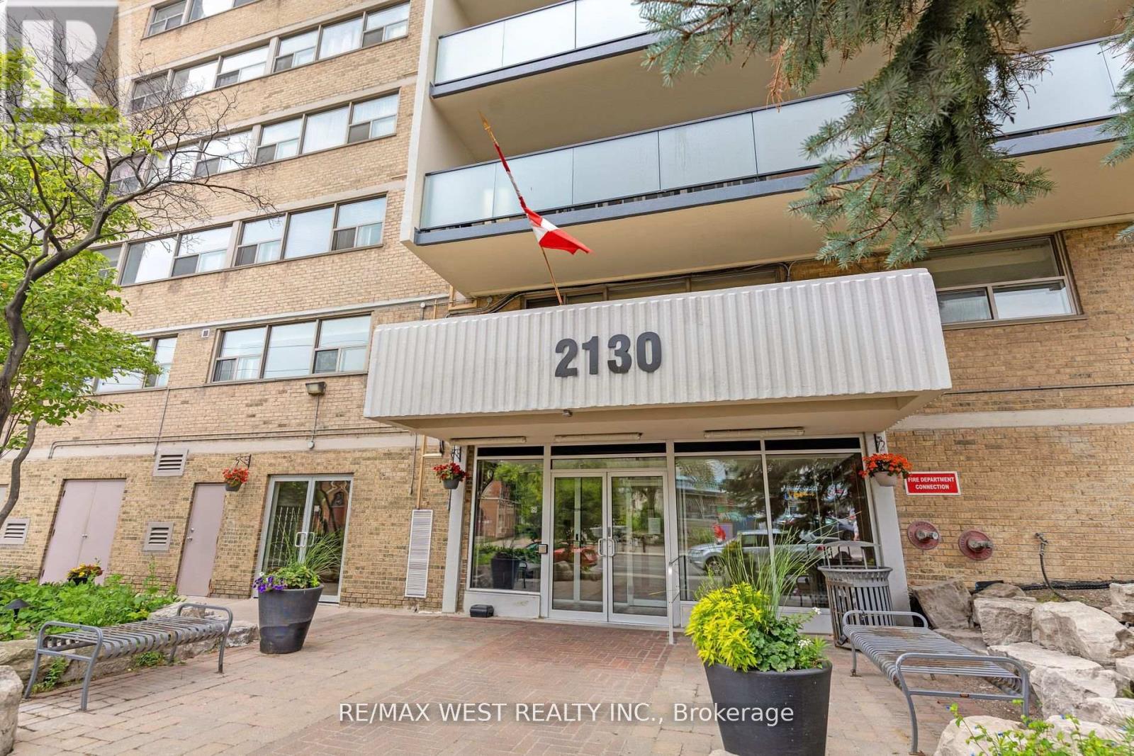 404 2130 Weston Rd, Toronto, ON M9N 3R9
