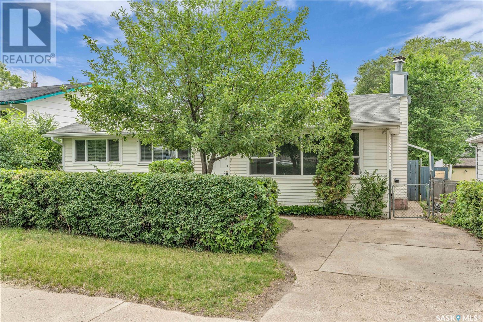 1721 E Avenue N, Saskatoon, SK S7L 1V3