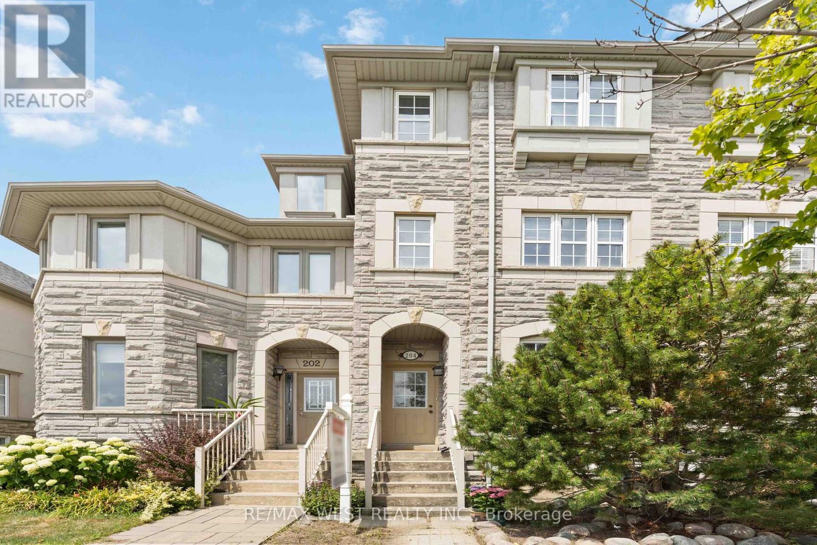204 Bantry Ave, Richmond Hill, ON L4B 4T6