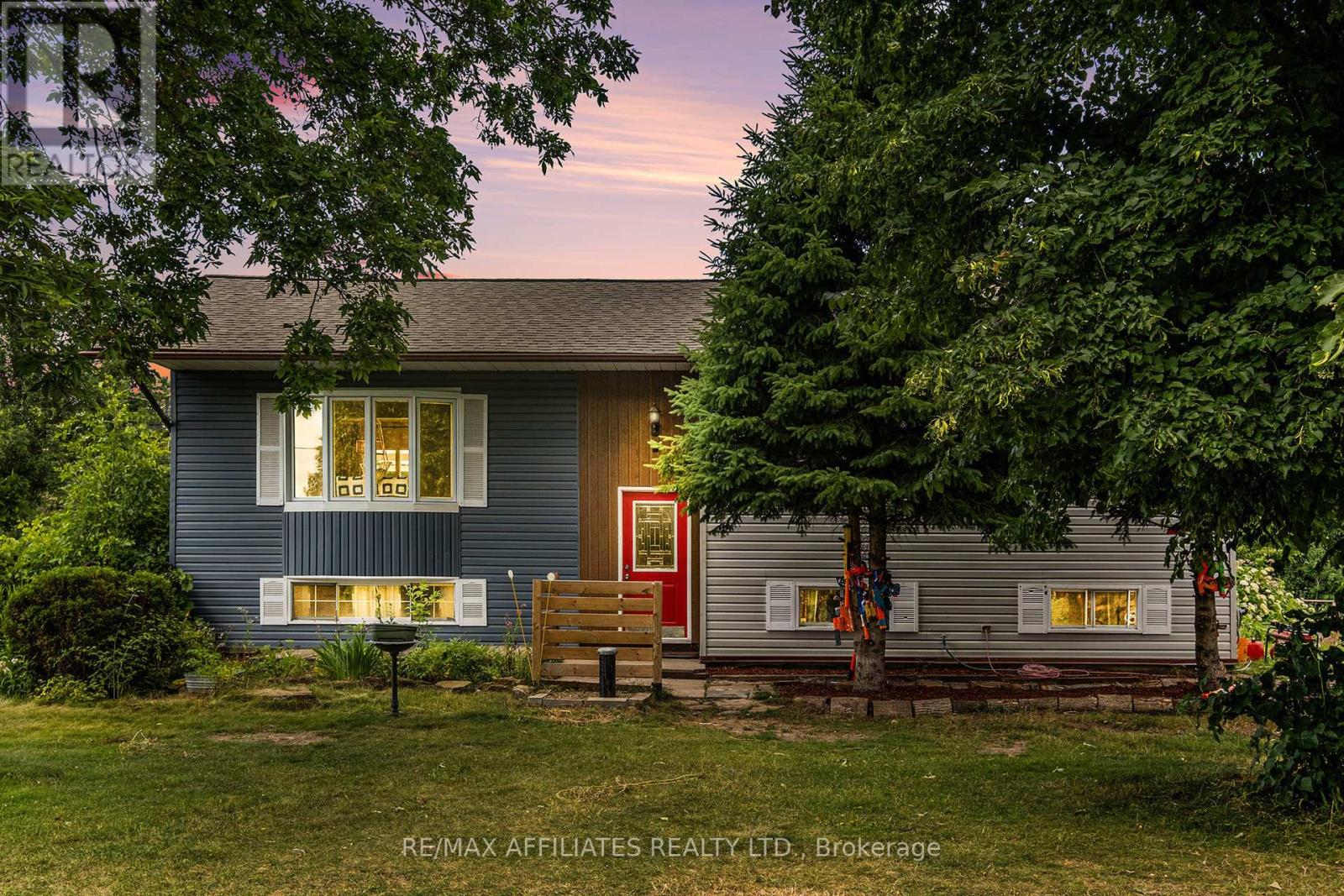 222 Townline Rd, Rideau Lakes, ON K0G 1L0