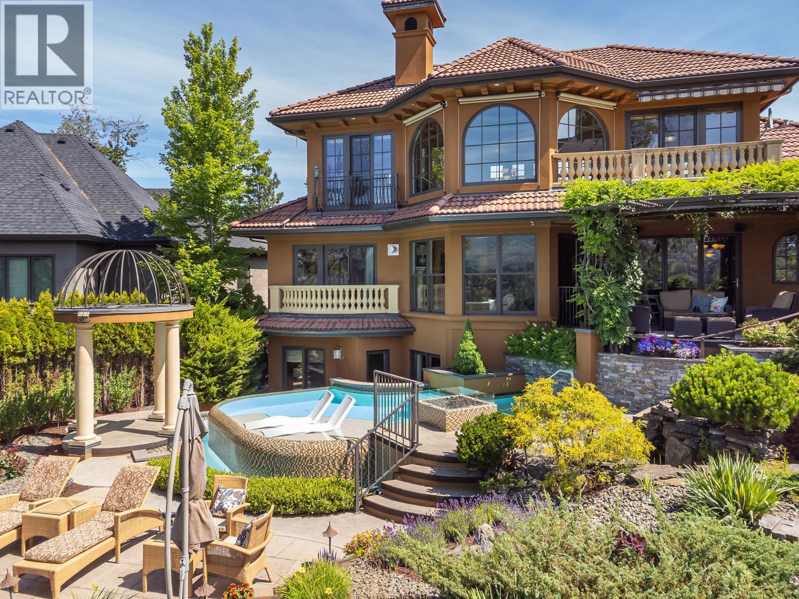 983 Westpoint Dr, Kelowna, BC V1W 4Z9