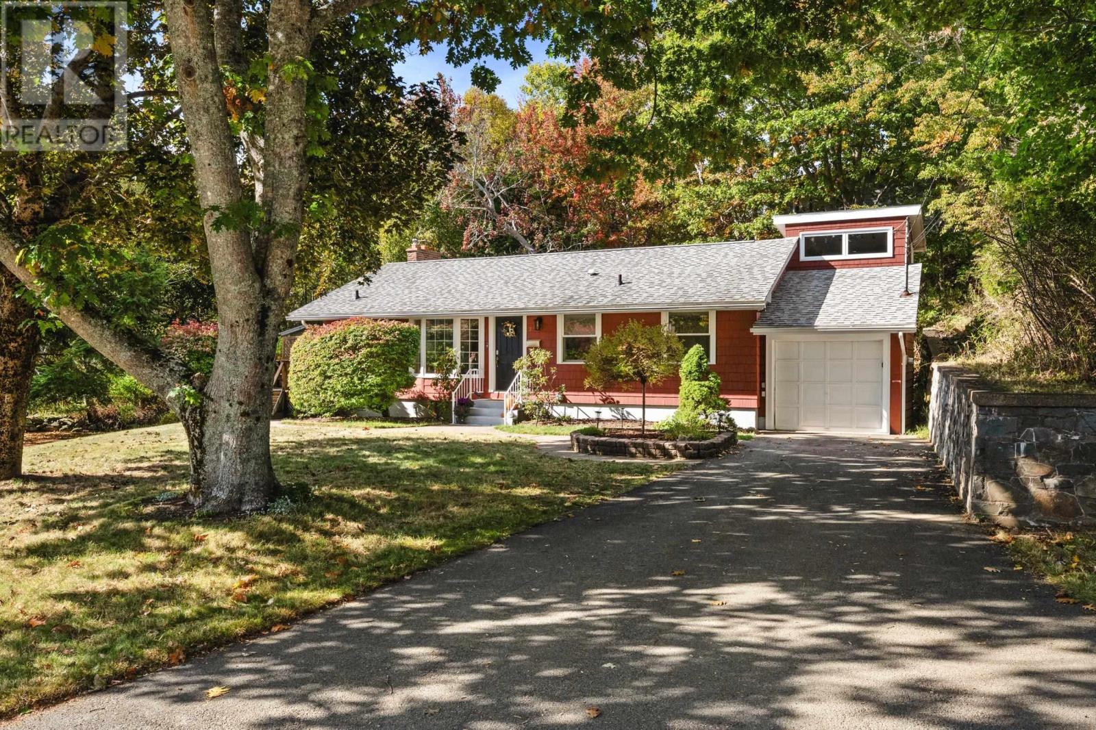7 Wenlock Grv, Halifax, NS B3P 1P6