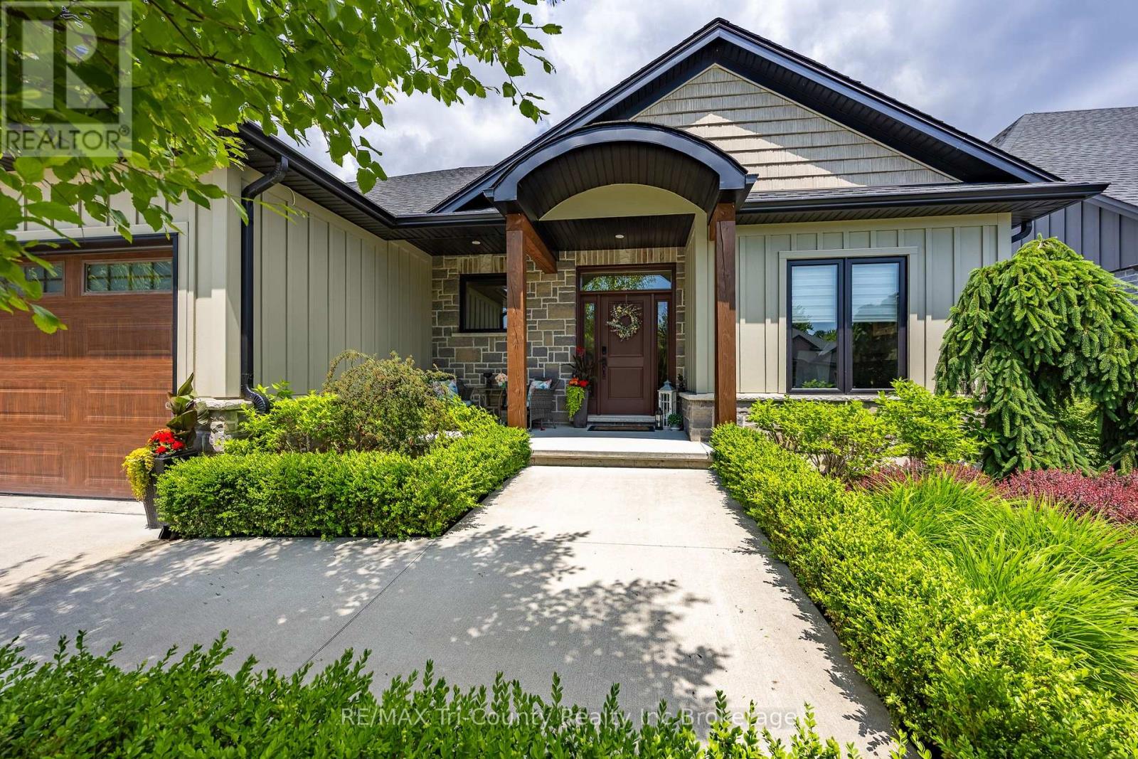 18 Belmont Ave, Tillsonburg, ON N4G 5W5