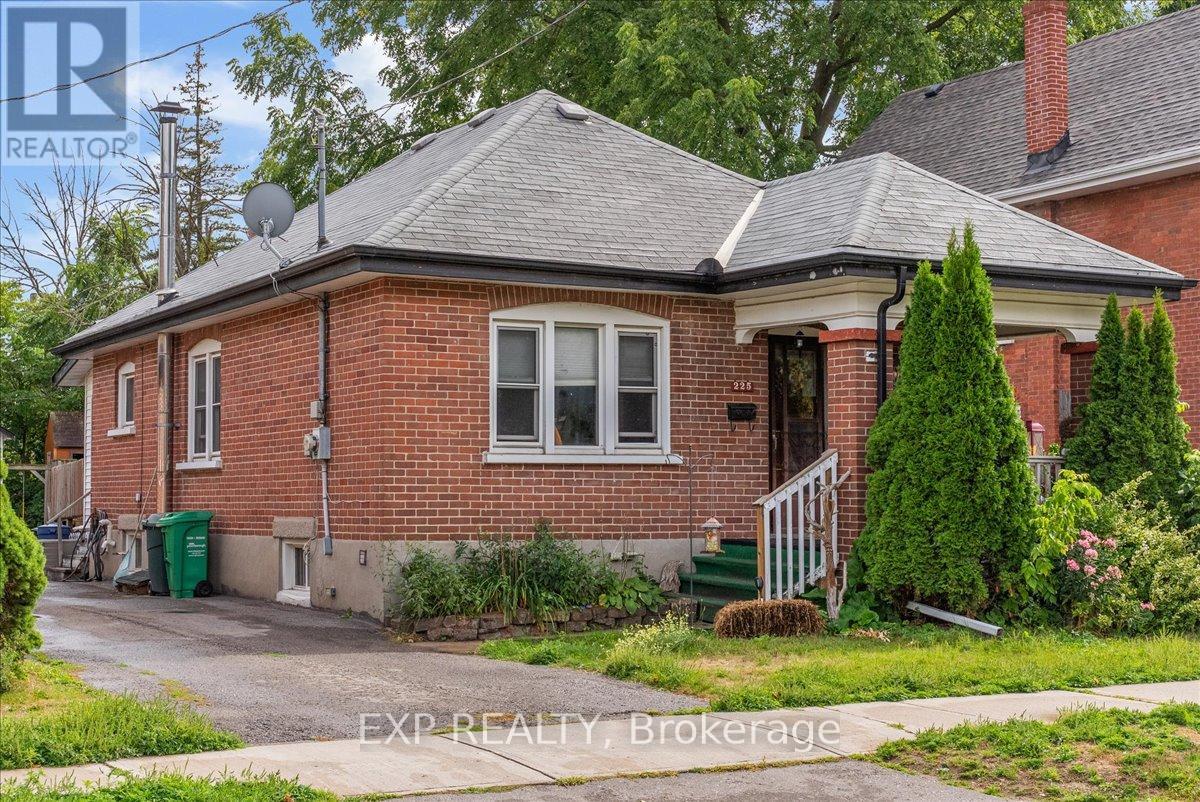 225 Mcgill St Ward 1 St, Peterborough, ON K9J 1W2