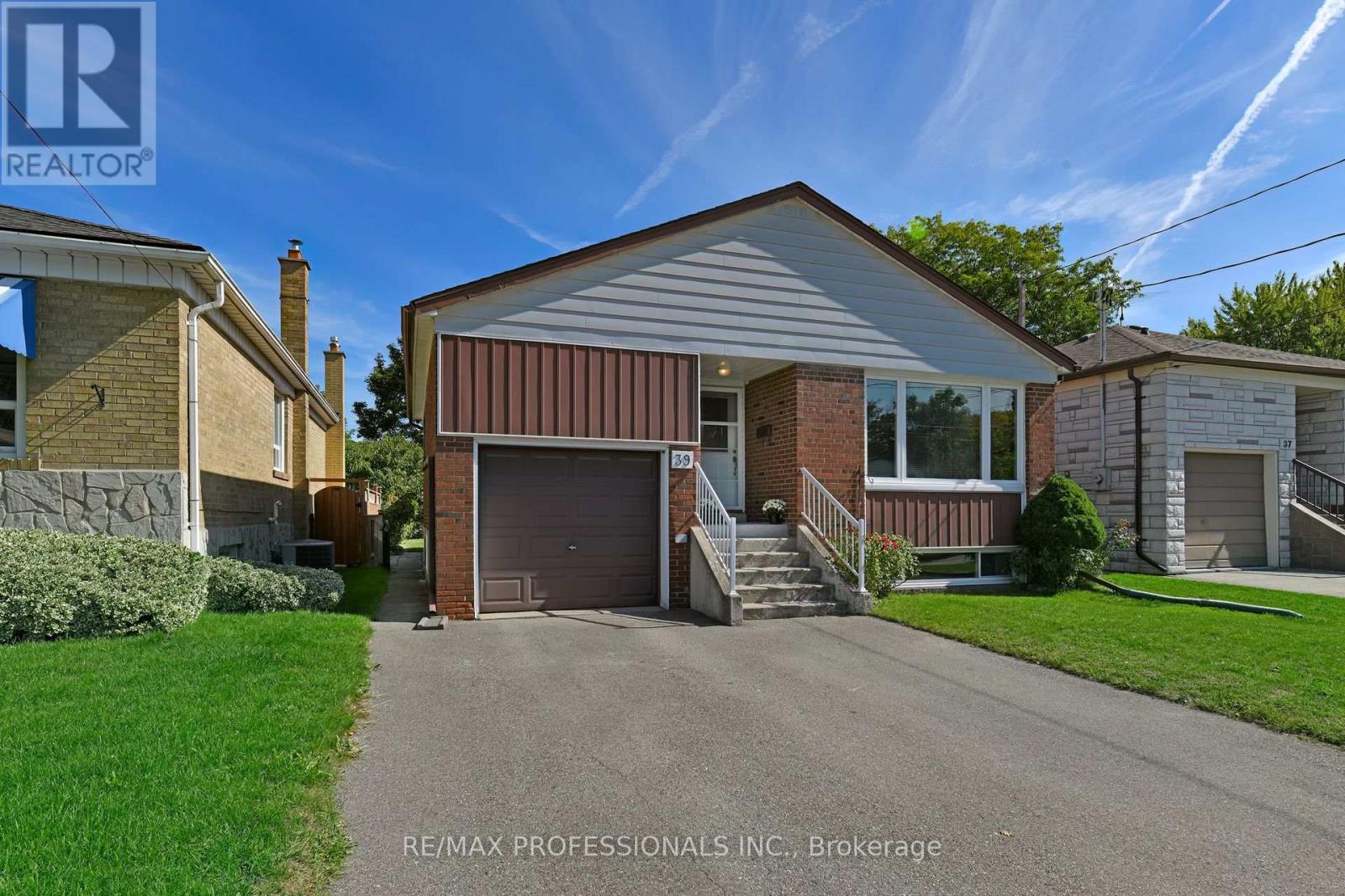 39 Montvale Dr, Toronto, ON M1M 3E5