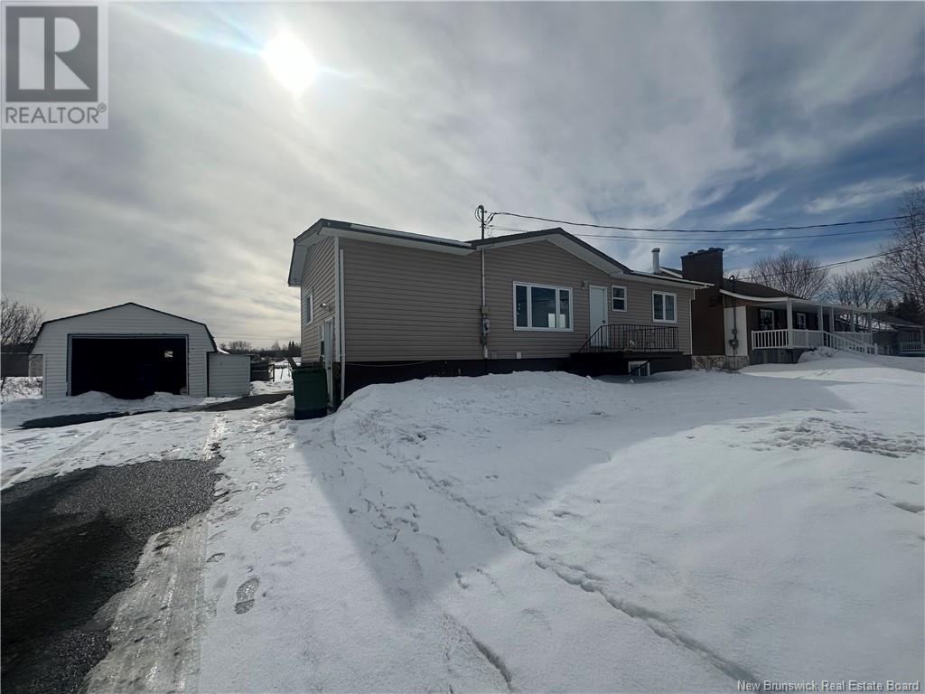 9 Franois St, Charlo, NB E8E 2J8