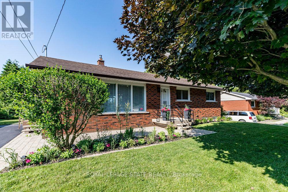 8477 Dickenson Rd E, Hamilton, ON L0R 1W0