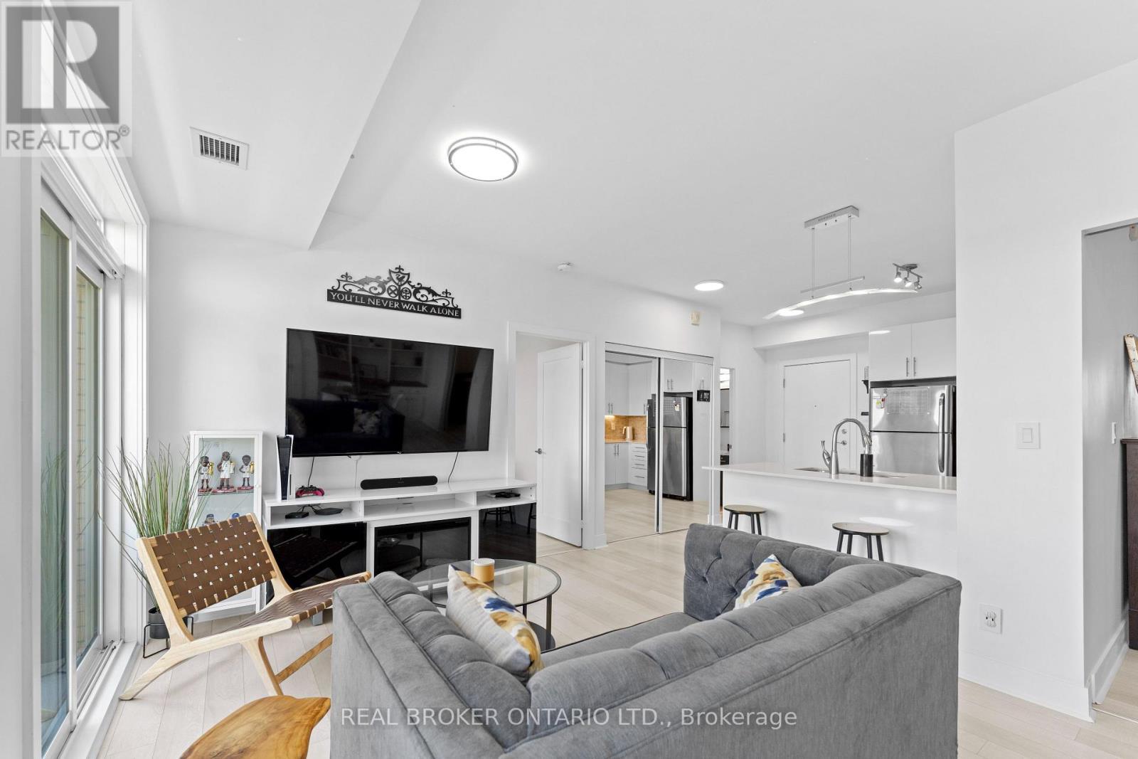 325 28 Prince Regent St, Markham, ON L6C 0V5