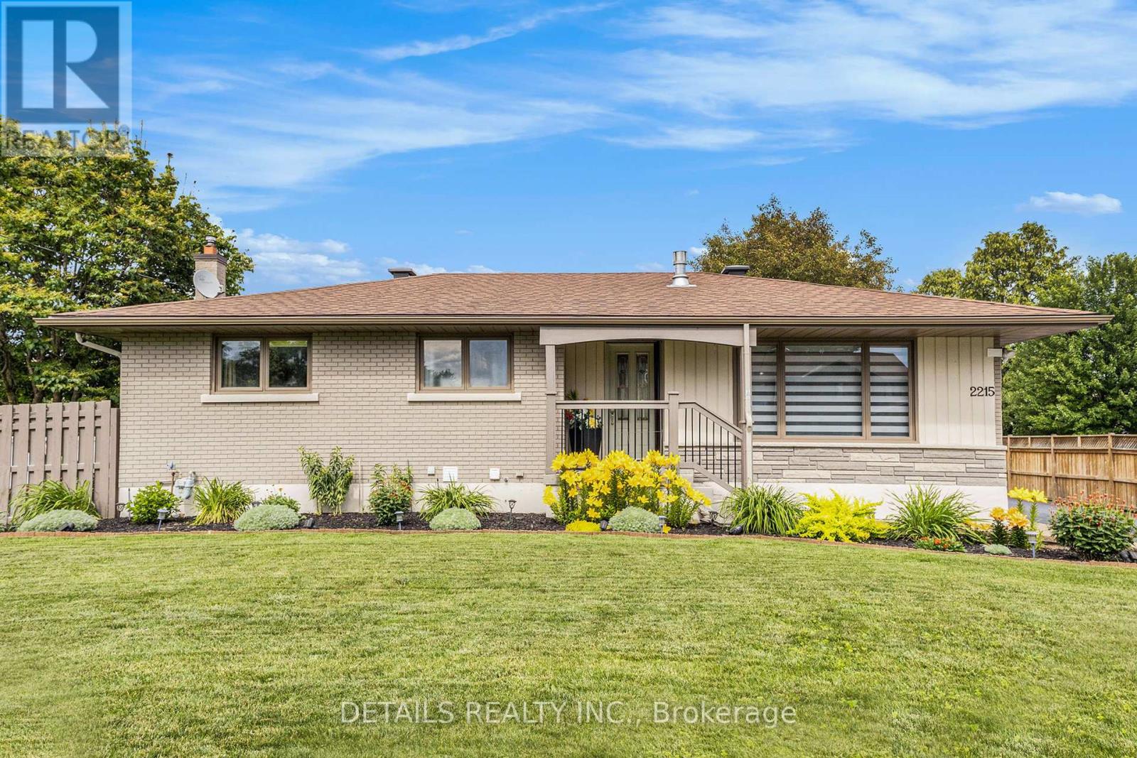 2215 Boyer Rd, Ottawa, ON K1C 1R5