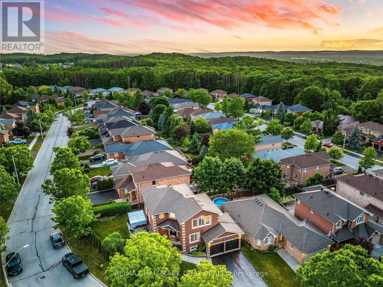 28 Bloom Cres, Barrie, ON L4N 0S8