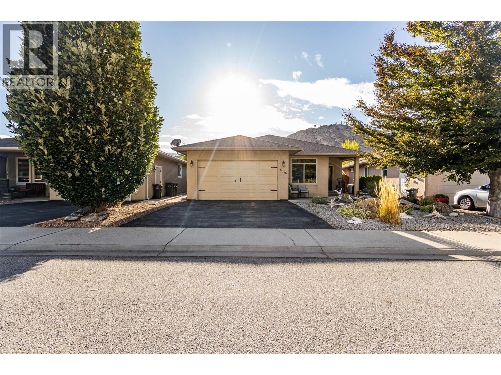 6676 Oxbow Cres, Oliver, BC V0H 1T4