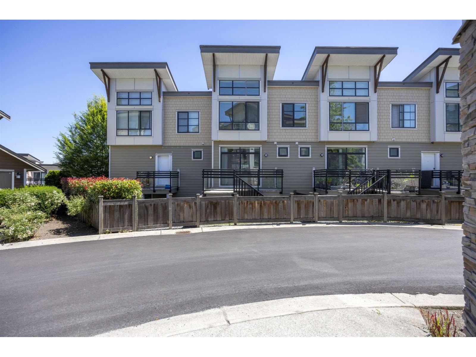 9989 E Barnston Drive Unit 11, Surrey, BC V4N 6N3