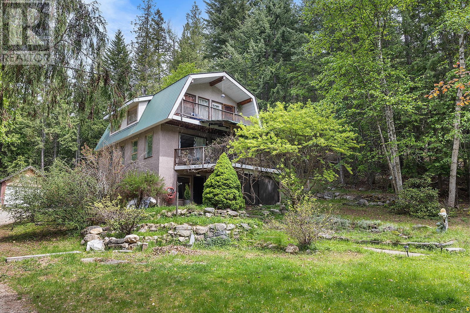 426 Aspen Rd, Riondel, BC V0B 2B0