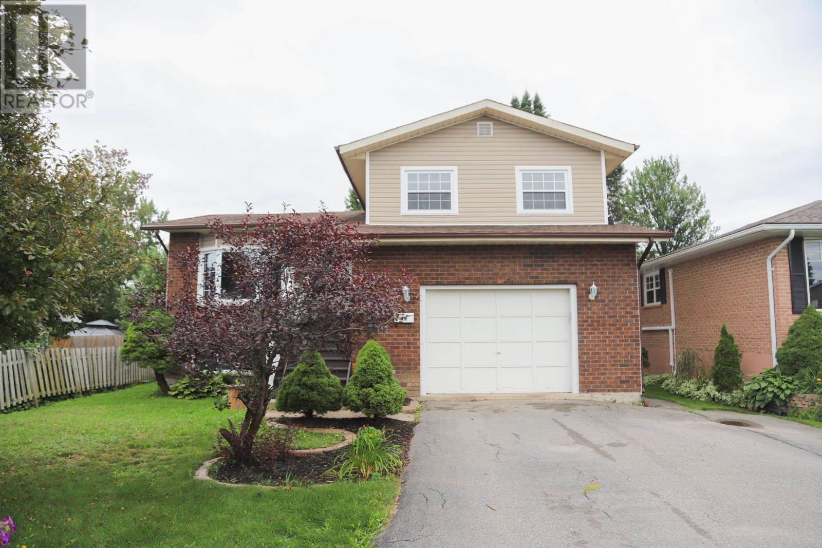 19 Sutton Pl, Sault Ste. Marie, ON P6A 6A8