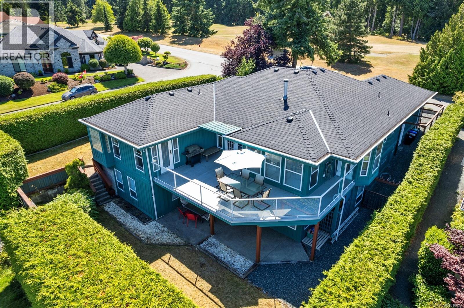 514 Country Club Dr, Qualicum Beach, BC V9K 2J9