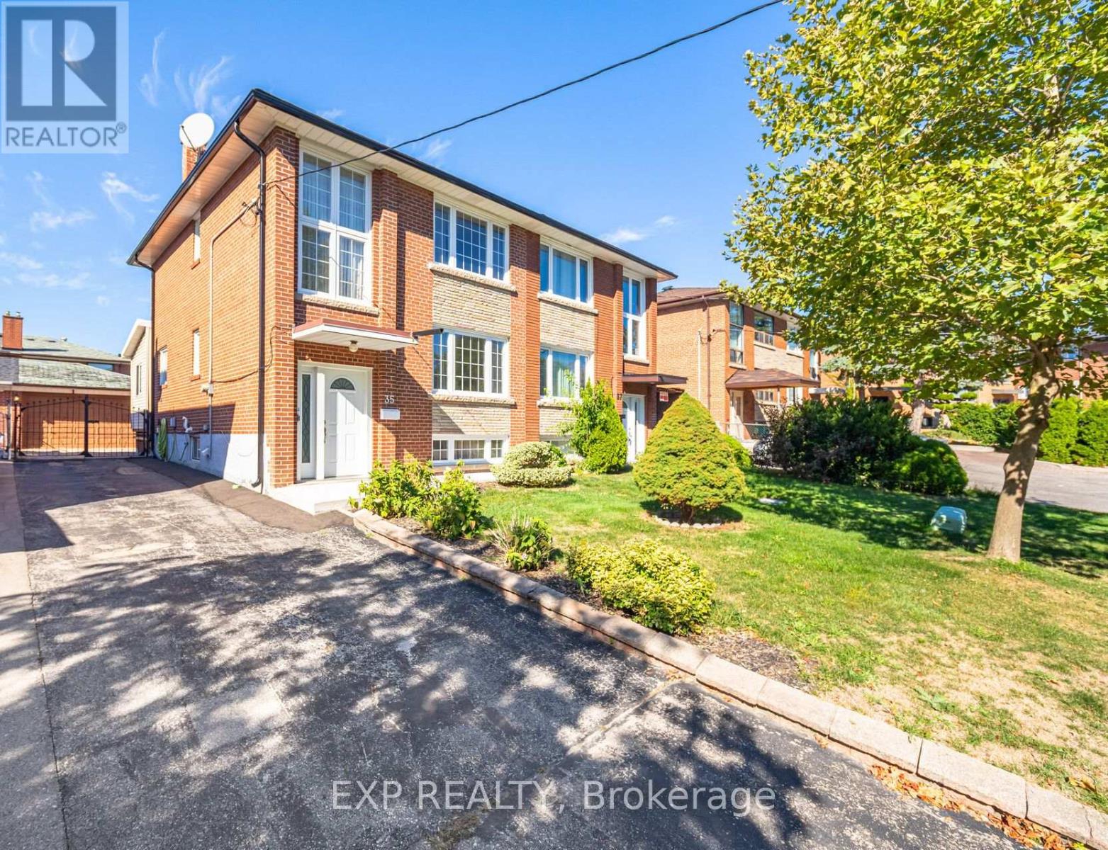 35 Clairton Cres, Toronto, ON M6N 2M7