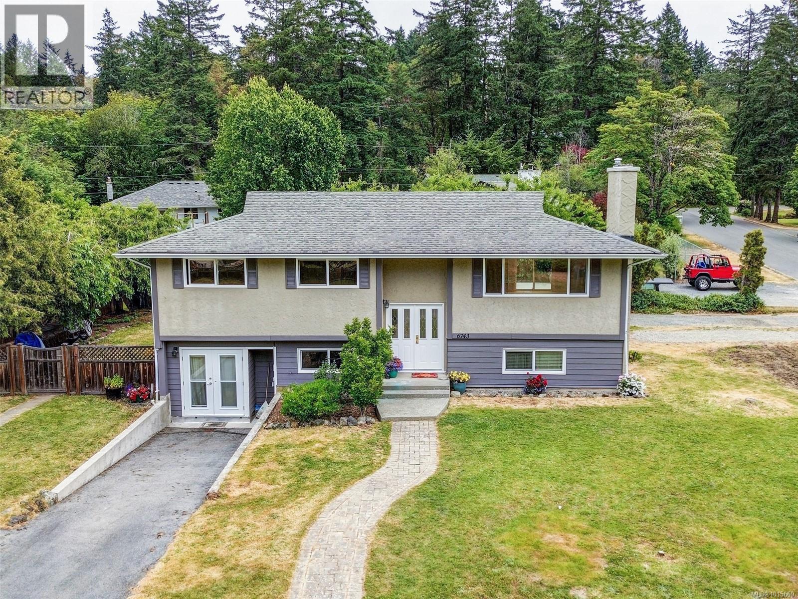 6743 Wendonna Pl, Central Saanich, BC V8M 1A5