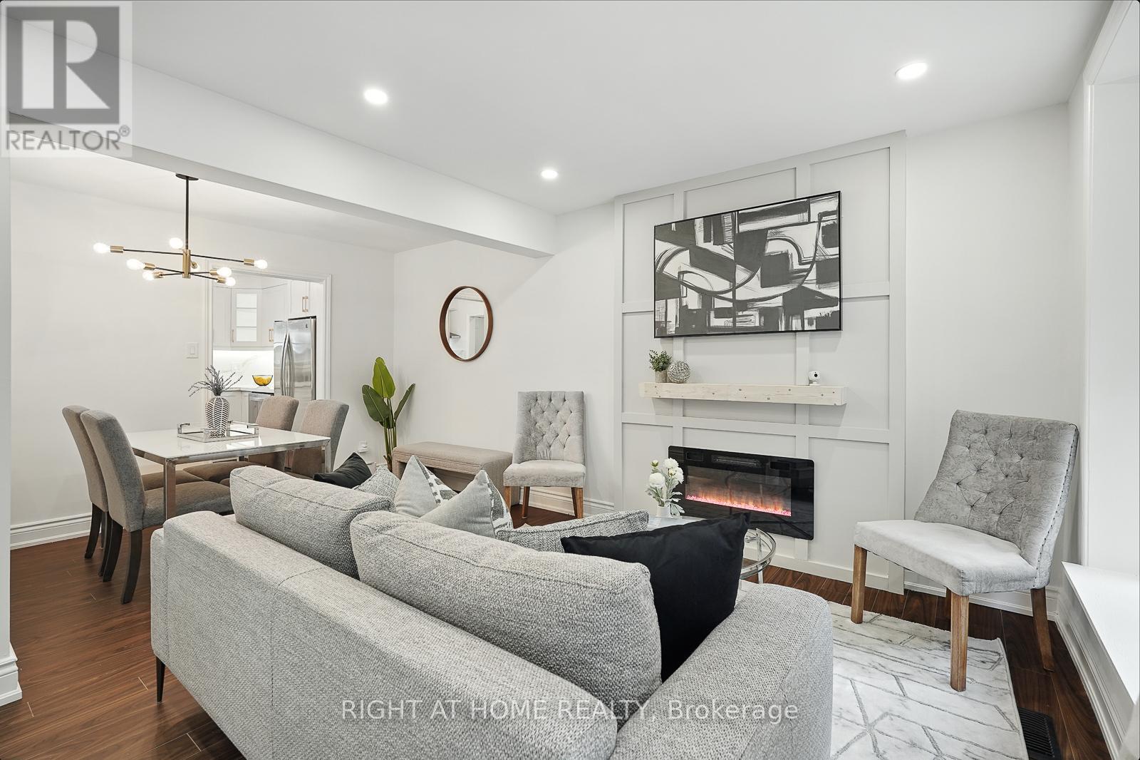 413 Enfield Rd, Burlington, ON L7T 4E7
