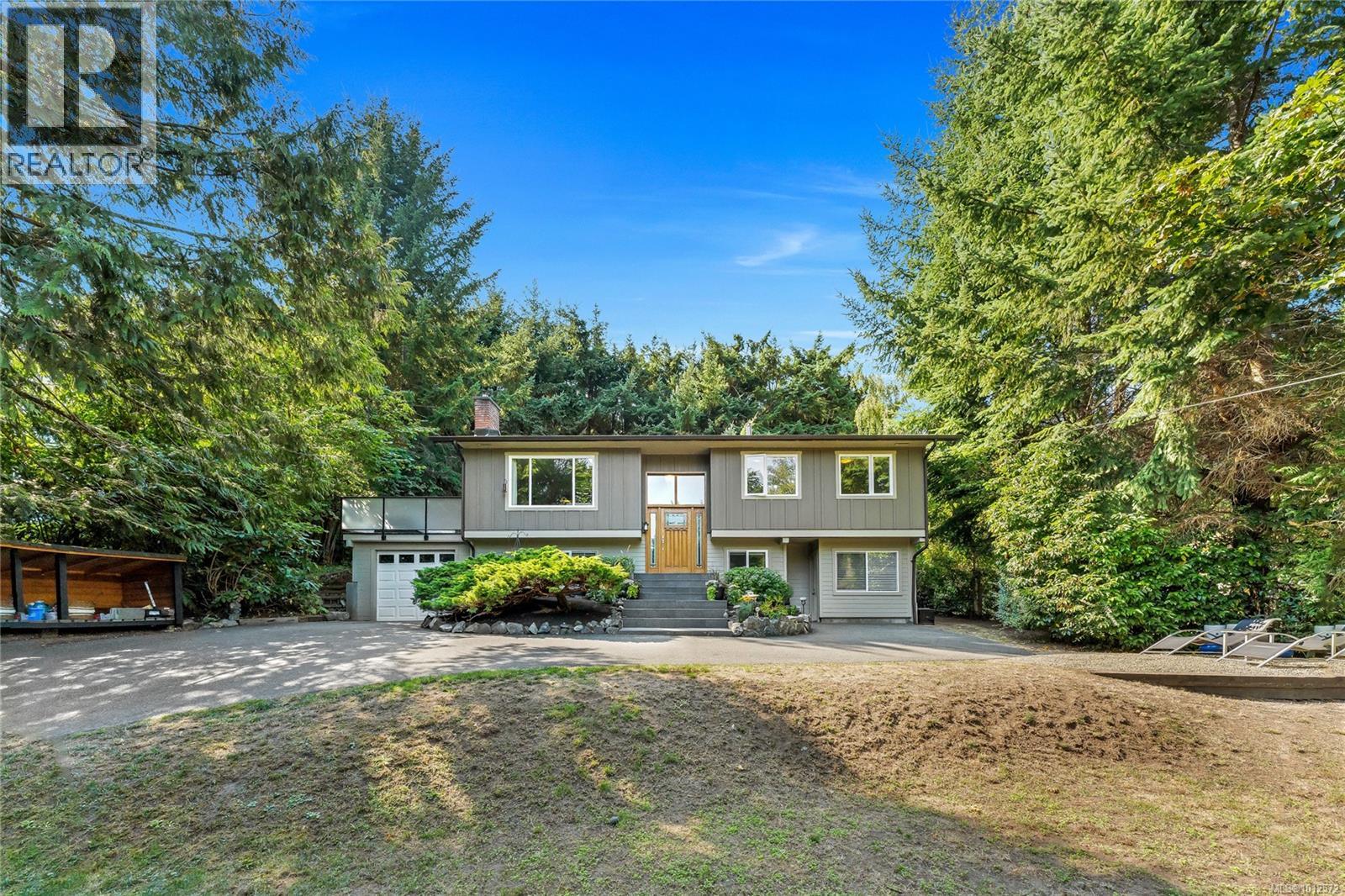 5222 Beckton Rd, Saanich, BC V8Y 2C1