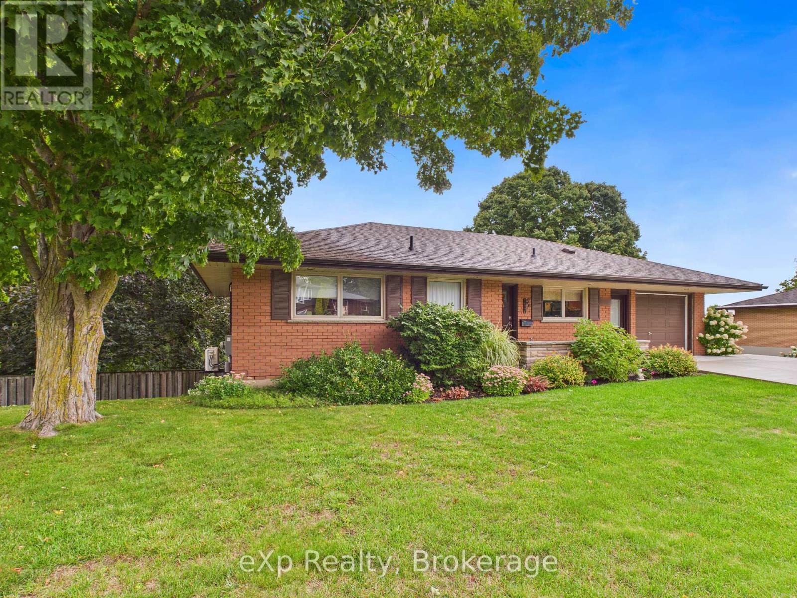 218 Thomas St, Brockton, ON N0G 2V0