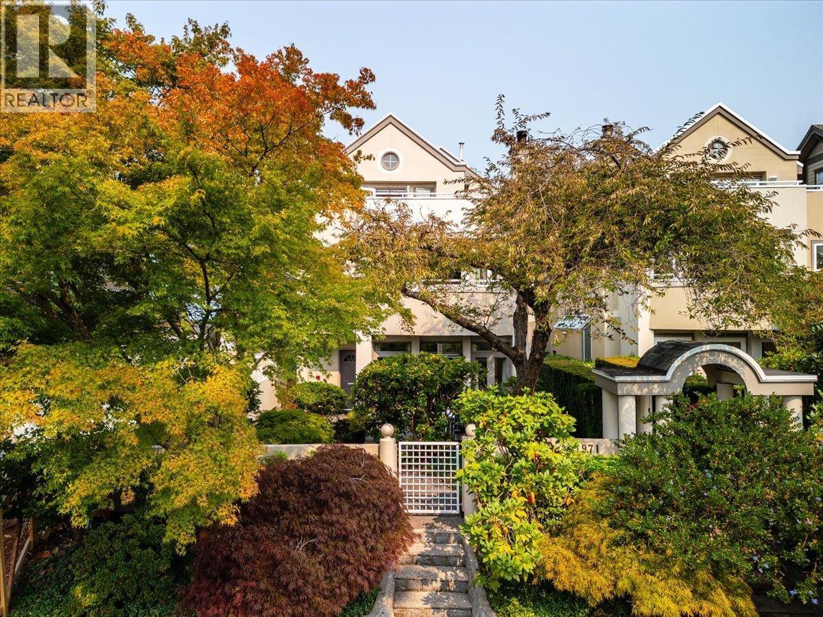 1973 Whyte Ave, Vancouver, BC V6J 1B4
