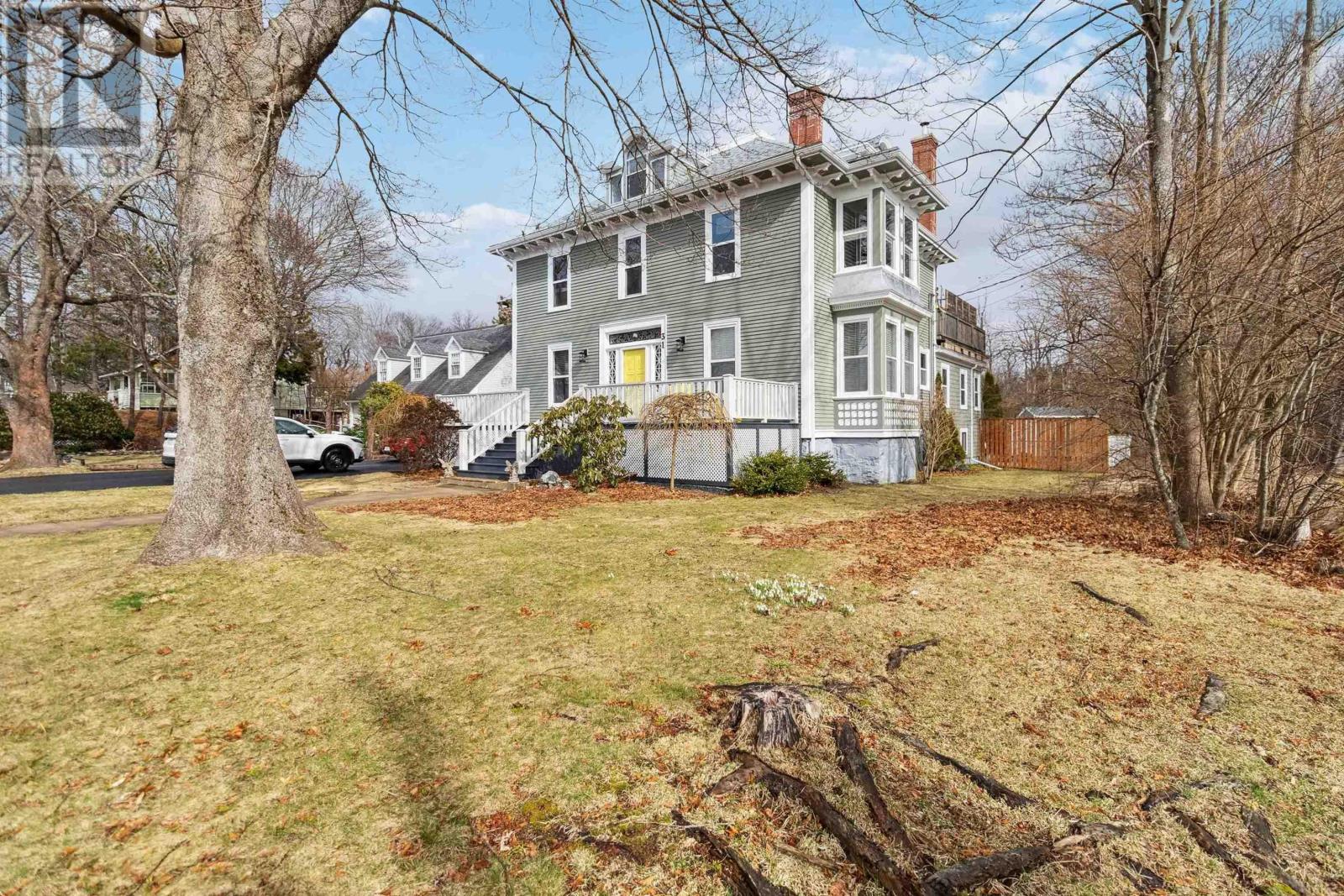 31 Main St, Liverpool, NS B0T 1K0