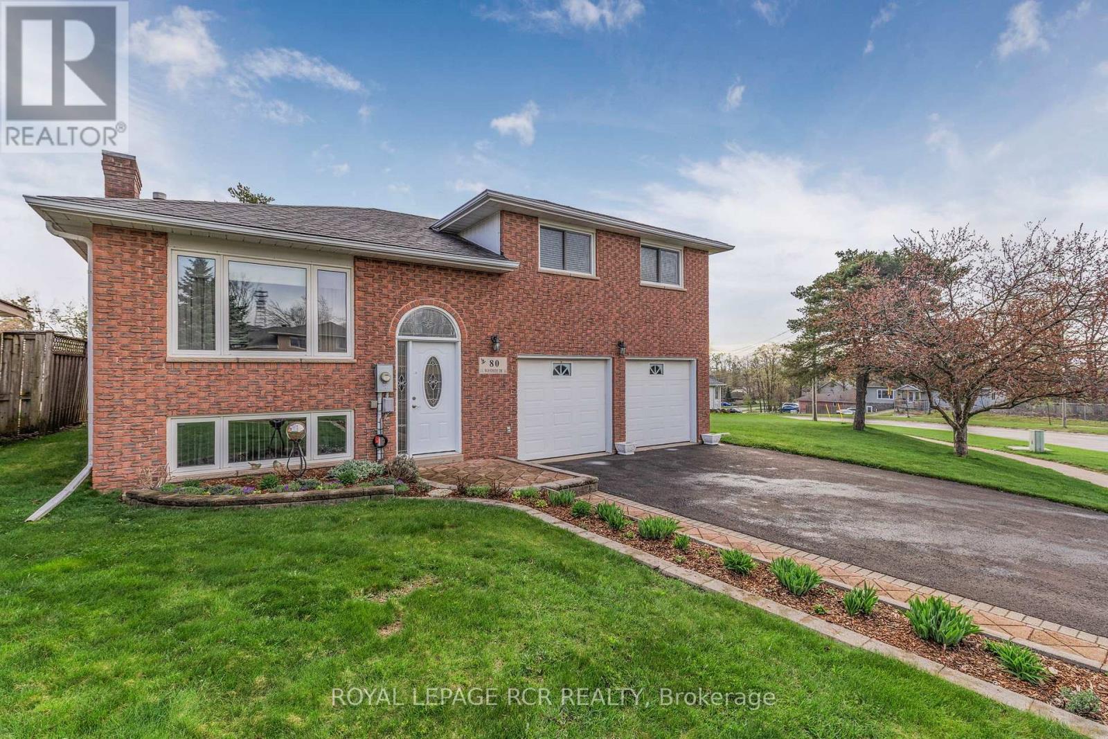 80 Woodside Dr, Orillia, ON L3V 7N9