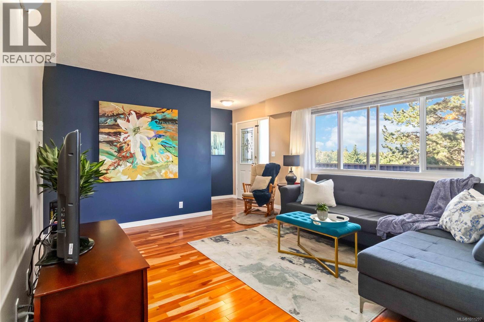 3981 Nelthorpe St Unit 24 St, Saanich, BC V8X 3Z2