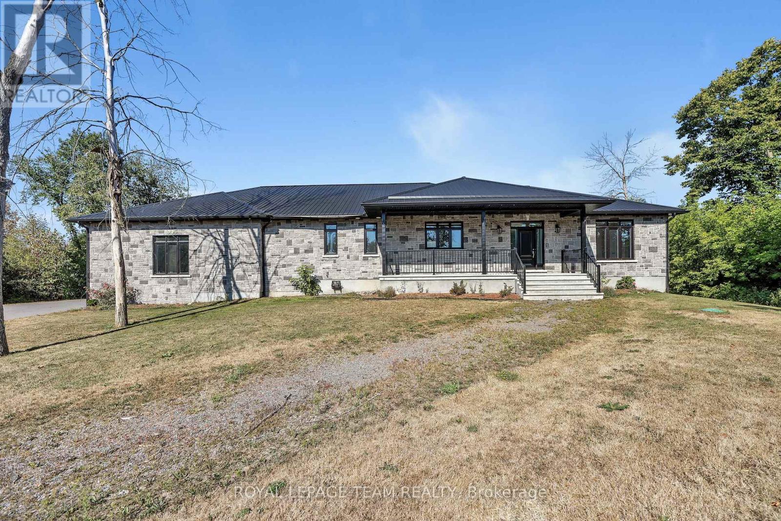 2500 Kearns Way, Ottawa, ON K4P 1R9