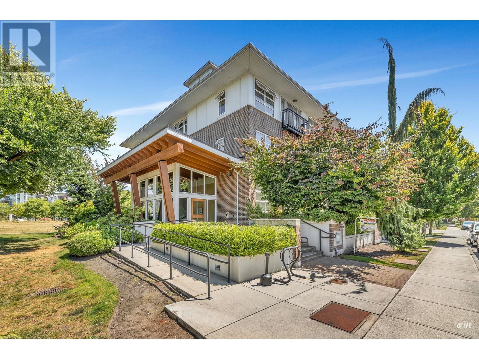215 Brookes Street Unit 206, New Westminster, BC V3M 0G5