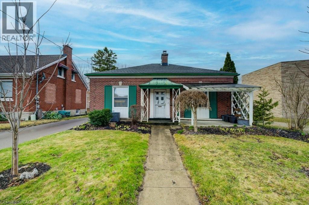 139 Stirling Ave S, Kitchener, ON N2G 3N8